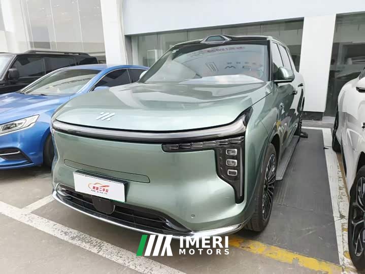 IM Motors Zhiji LS8 52 Max Luxury Six-Seater