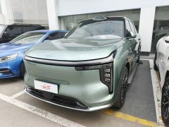 IM Motors Zhiji LS8 52 Max Luxury Six-Seater - ფოტო 1