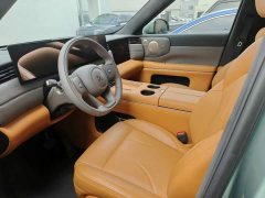 IM Motors Zhiji LS8 52 Max Luxury Six-Seater - ფოტო 4