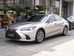 Lexus ES 300h Premium Edition - ფოტო 1