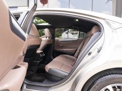 Lexus ES 300h Premium Edition - ფოტო 10