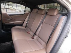 Lexus ES 300h Premium Edition - ფოტო 12