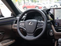 Lexus ES 300h Premium Edition - ფოტო 14