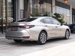 Lexus ES 300h Premium Edition - ფოტო 3
