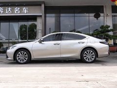 Lexus ES 300h Premium Edition - ფოტო 4