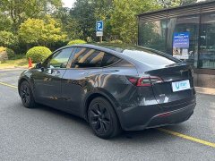 Tesla Model Y Rear-Wheel Drive - ფოტო 5