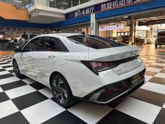 Hyundai Elantra 1.5L CVT GLX Elite - ფოტო 14
