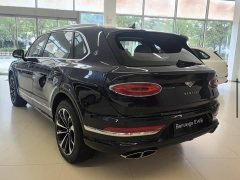 Bentley Bentayga 4.0T V8 Long Wheelbase - photo 4