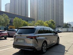 Toyota Sienna 2.5L Hybrid Premium Edition - ფოტო 4