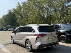 Toyota Sienna 2.5L Hybrid Premium Edition - ფოტო 6