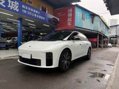 Li Auto i6 Four-Wheel Drive Standard Edition - ფოტო 1