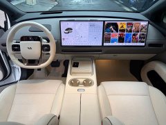 Li Auto i6 Four-Wheel Drive Standard Edition - ფოტო 11