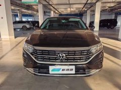 Volkswagen Passat 330TSI Luxury - ფოტო 2