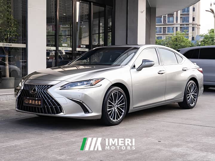 Lexus ES 300h Premium Edition - ავტომობილი ჩინეთიდან