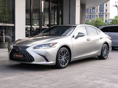 Lexus ES 300h Premium Edition - ფოტო 1