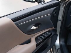 Lexus ES 300h Premium Edition - ფოტო 18