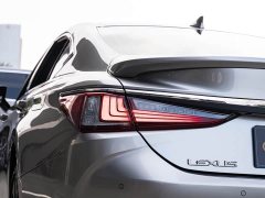 Lexus ES 300h Premium Edition - ფოტო 7