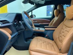 Toyota Gravia 2.5L Hybrid Comfort Edition - ფოტო 18