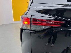 Toyota Gravia 2.5L Hybrid Comfort Edition - ფოტო 9