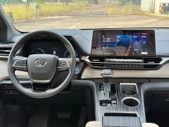 Toyota Grevias 2.5L Hybrid Premium VIP Edition - ფოტო 13