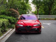 Alfa Romeo Giulia 2021 GTA - ფოტო 10