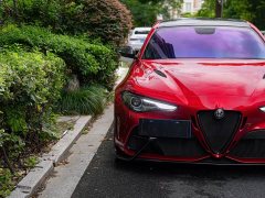 Alfa Romeo Giulia 2021 GTA - ფოტო 16