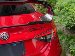 Alfa Romeo Giulia 2021 GTA - ფოტო 8