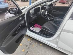 Hyundai Elantra 1.5L CVT Luxury - ფოტო 9