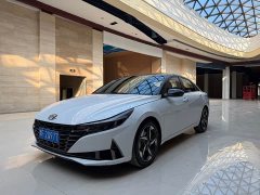 Hyundai Elantra 2022 1.5L CVT Luxury - ფოტო 1