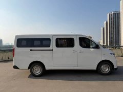 Wuling Yangguang 300km Comfort Passenger Van 75kW - ფოტო 12