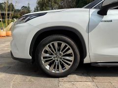 Toyota Highlander 2022 Hybrid 2.5L AWD Premium 7-Seater - ფოტო 10
