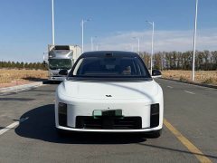 Li Auto i8 Standard Edition - ფოტო 2