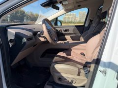Li Auto i8 Standard Edition - ფოტო 20