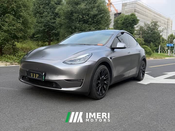Tesla Model Y Long Range All-Wheel Drive