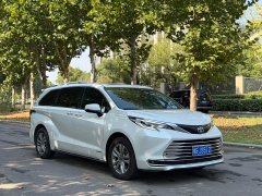 Toyota Sienna 2.5L Hybrid Comfort Edition - ფოტო 1