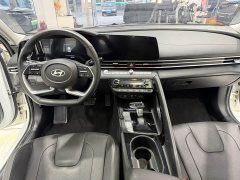 Hyundai Elantra 1.5L CVT Luxury - ფოტო 10
