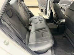 Hyundai Elantra 1.5L CVT Luxury - ფოტო 18