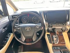 Toyota Alphard Hybrid 2.5L Luxury - ფოტო 14