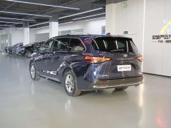 Toyota Sienna 2021 2.5L Hybrid Platinum Edition - ფოტო 4
