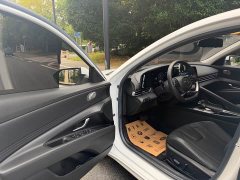 Hyundai Elantra 2022 1.5L CVT Luxury - ფოტო 11