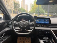 Hyundai Elantra 2022 1.5L CVT Luxury - ფოტო 4