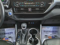 Toyota Highlander 2022 Hybrid 2.5L AWD Premium 7-Seater - ფოტო 10