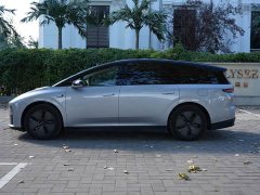 Li Auto i8 Standard Edition - ფოტო 8