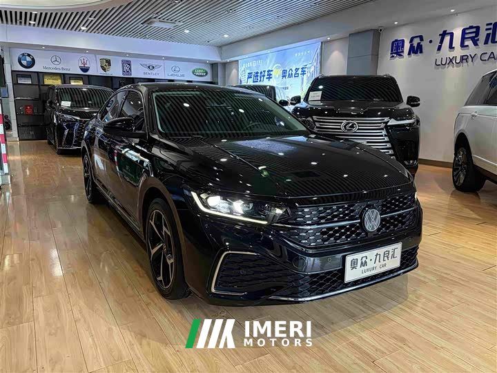 Volkswagen Passat 330TSI Starry Sky Elite