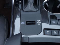 Toyota Crown Venza 2021 2.5L HEV AWD Premium - ფოტო 16