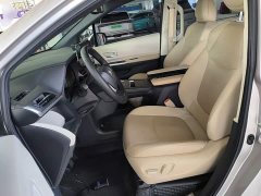 Toyota Sienna 2021 2.5L Hybrid Luxury - ფოტო 14