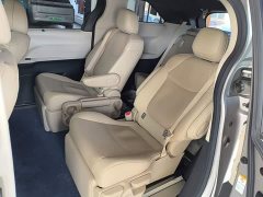 Toyota Sienna 2021 2.5L Hybrid Luxury - ფოტო 16