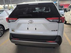 Toyota RAV4 2.0L CVT FWD 20th Anniversary Platinum Edition - ფოტო 5