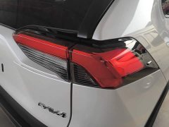 Toyota RAV4 2.0L CVT FWD 20th Anniversary Platinum Edition - ფოტო 7