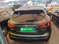 Nissan Qashqai 2.0L CVT Luxury - ფოტო 5